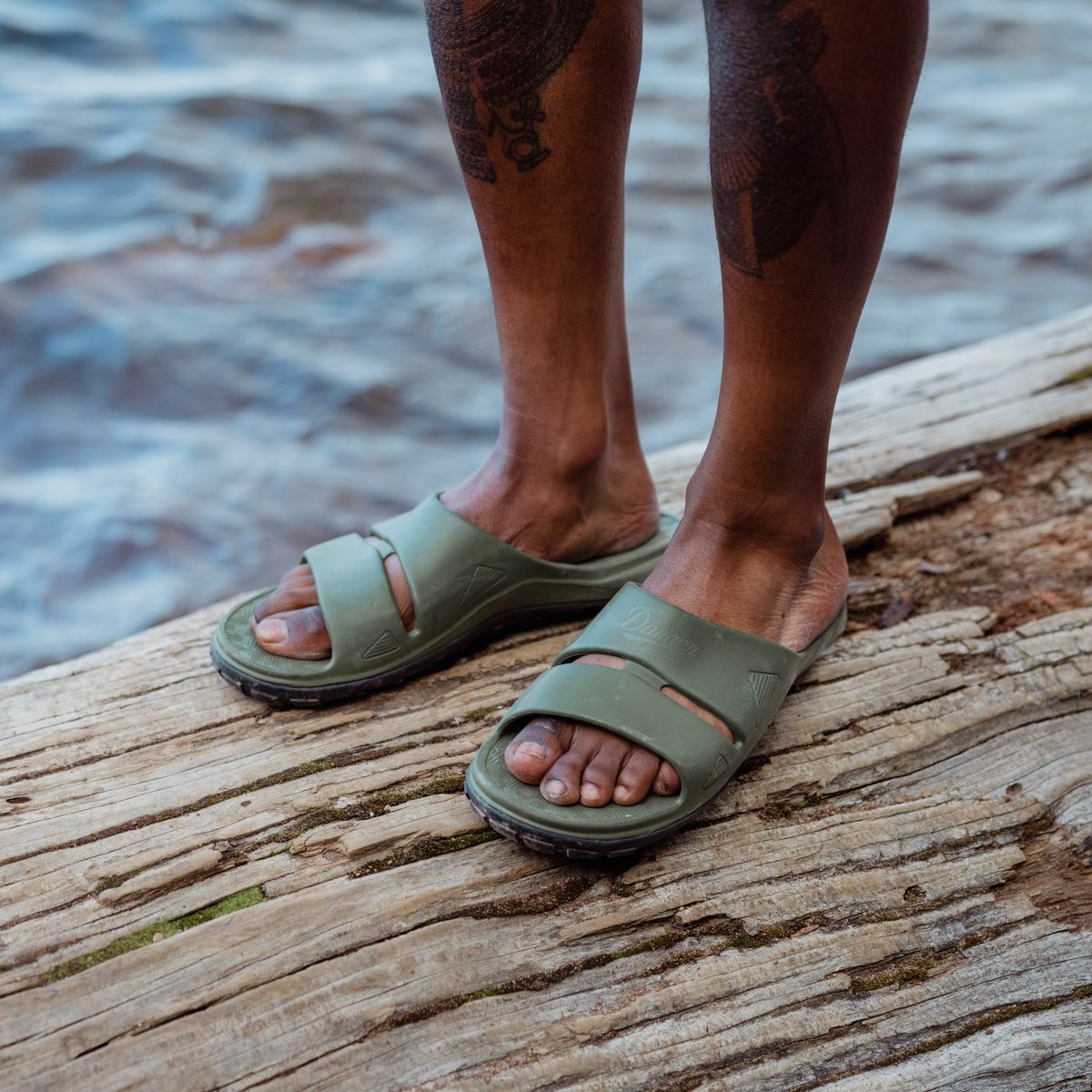 【関税込み】Danner カーキ Shelter Cove プールスライド メンズ Danner カーキ Shelter Cove プールスライド ブラック | Lyst
