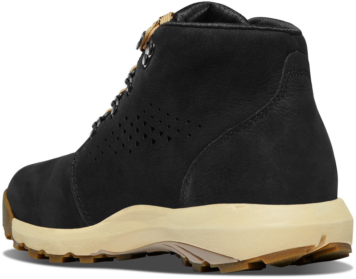 Women's Inquire Chukka 4" Black