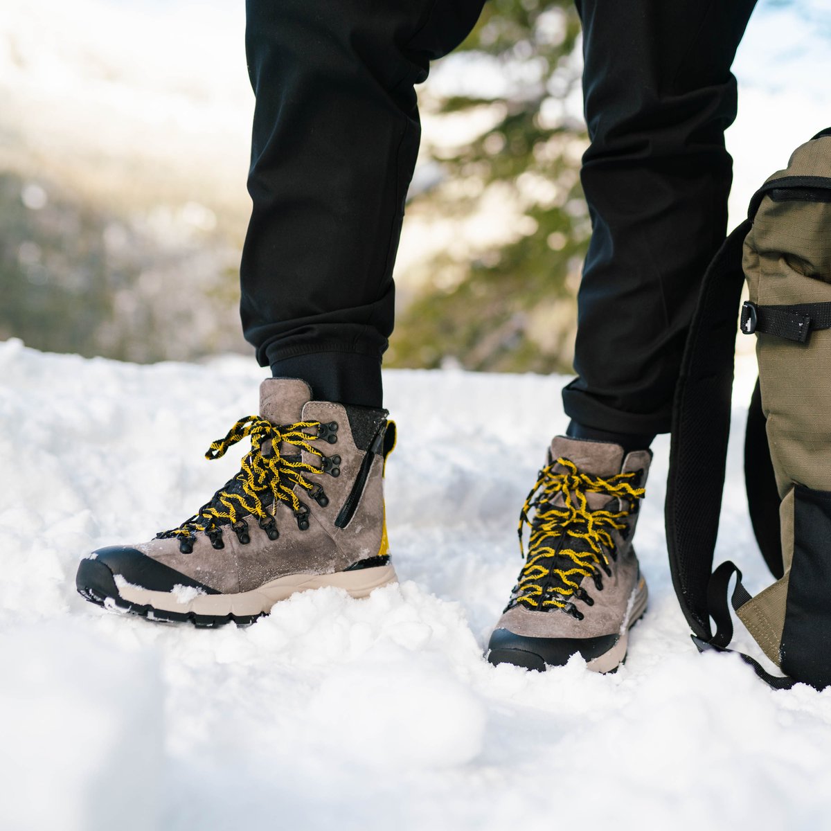 vibram スノーシューズ　Danner Danner - Arctic 600 Side-Zip Driftwood/Yellow Insulated 200G