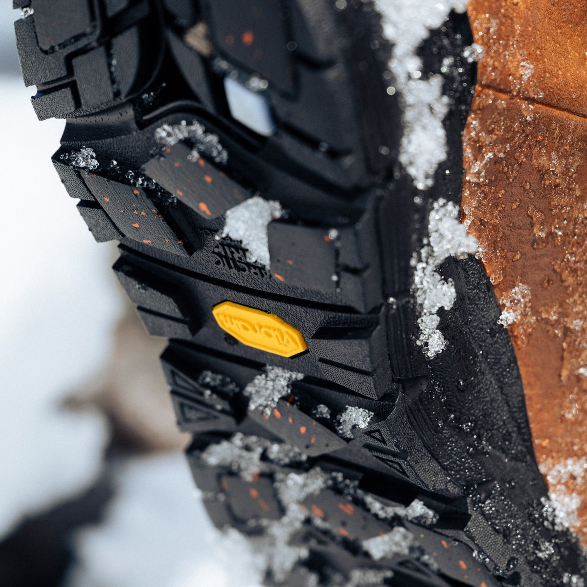 Arctic 600 Side-Zip 7" Bone Brown/Jet Black 200G